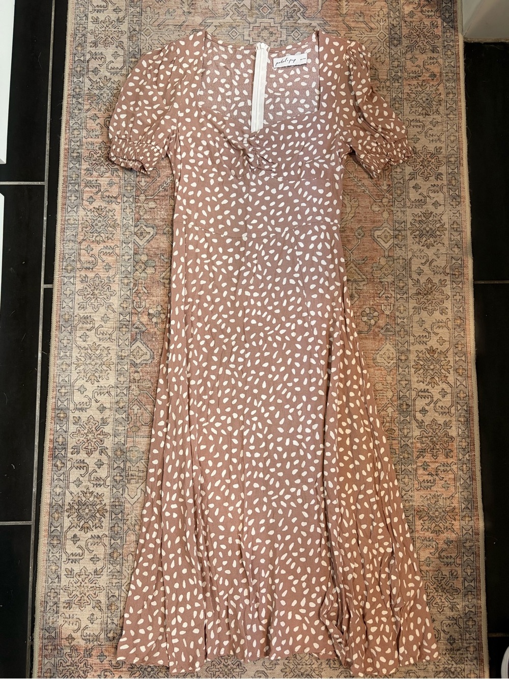 Petal & Pup Franklin Print Puff Sleeve Midi Dress - Picture 2 of 7